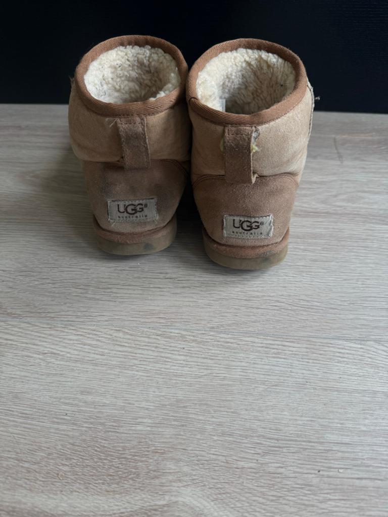 UGG Classic Mini Laarzen - Maat W6 (ongeveer 37), Kleding | Dames, Schoenen, Ophalen of Verzenden, Gedragen, Bruin, Lage of Enkellaarzen
