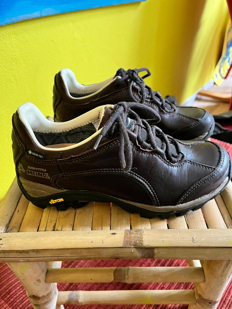 Meindl linosa identity, Kleding | Dames, Schoenen, Ophalen of Verzenden, Zo goed als nieuw, Zwart, Sneakers of Gympen