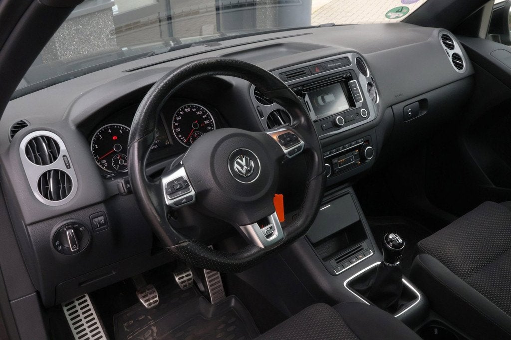 Volkswagen Tiguan 1.4 TSI R-Line | LED/-XENON | PANORAMA | T, Voorwielaandrijving, Euro 5, 15 km/l, Gebruikt