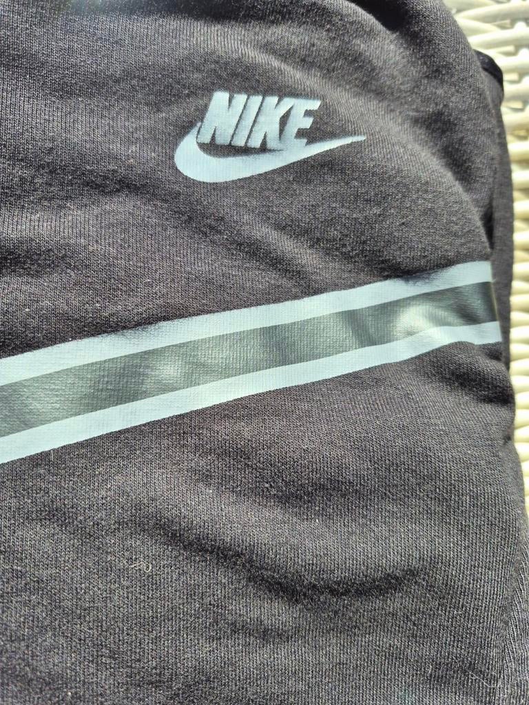 Nike vest met capuchon - maat 152 zwart!, Gebruikt, Jongen of Meisje, Trui of Vest, Ophalen of Verzenden