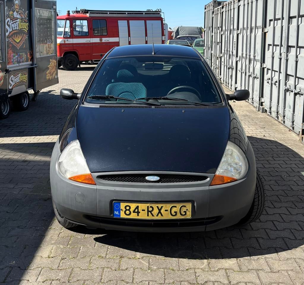 Ford Ka 1.3 I 44KW 2005 Zwart, Auto's, Voorwielaandrijving, 1299 cc, 31 €/maand, 4 cilinders