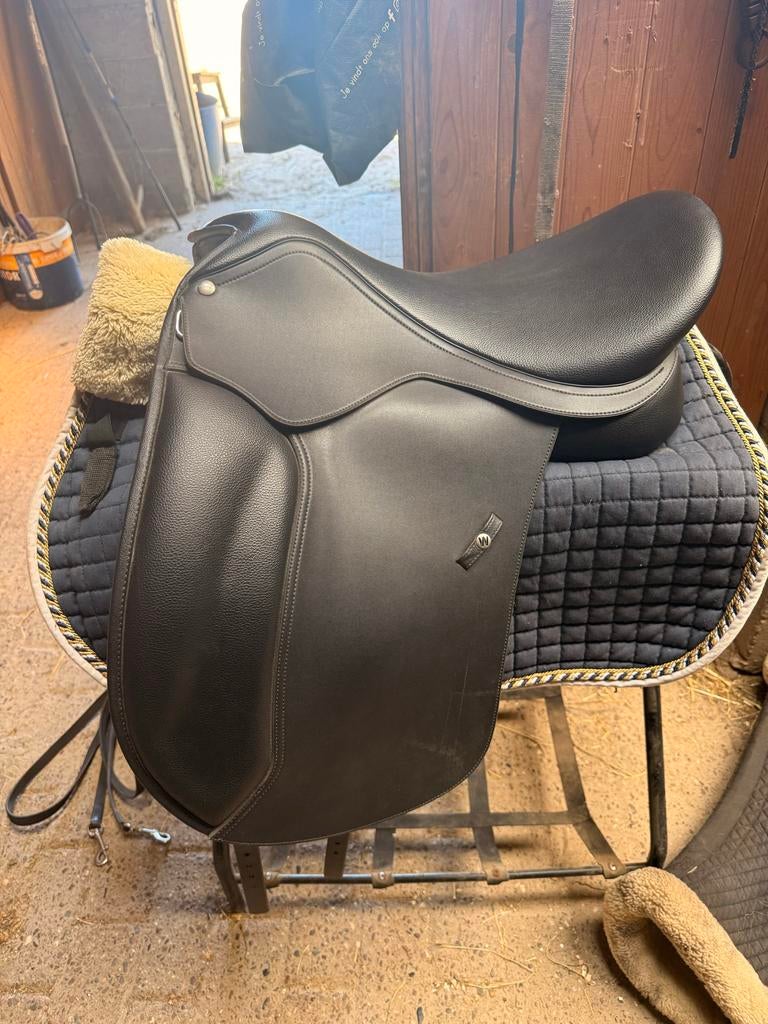 Wintec Wide 17,5 inch Dressuurzadel, Dieren en Toebehoren, Paarden en Pony's | Zadels, Ophalen of Verzenden, Nieuw, Dressuur