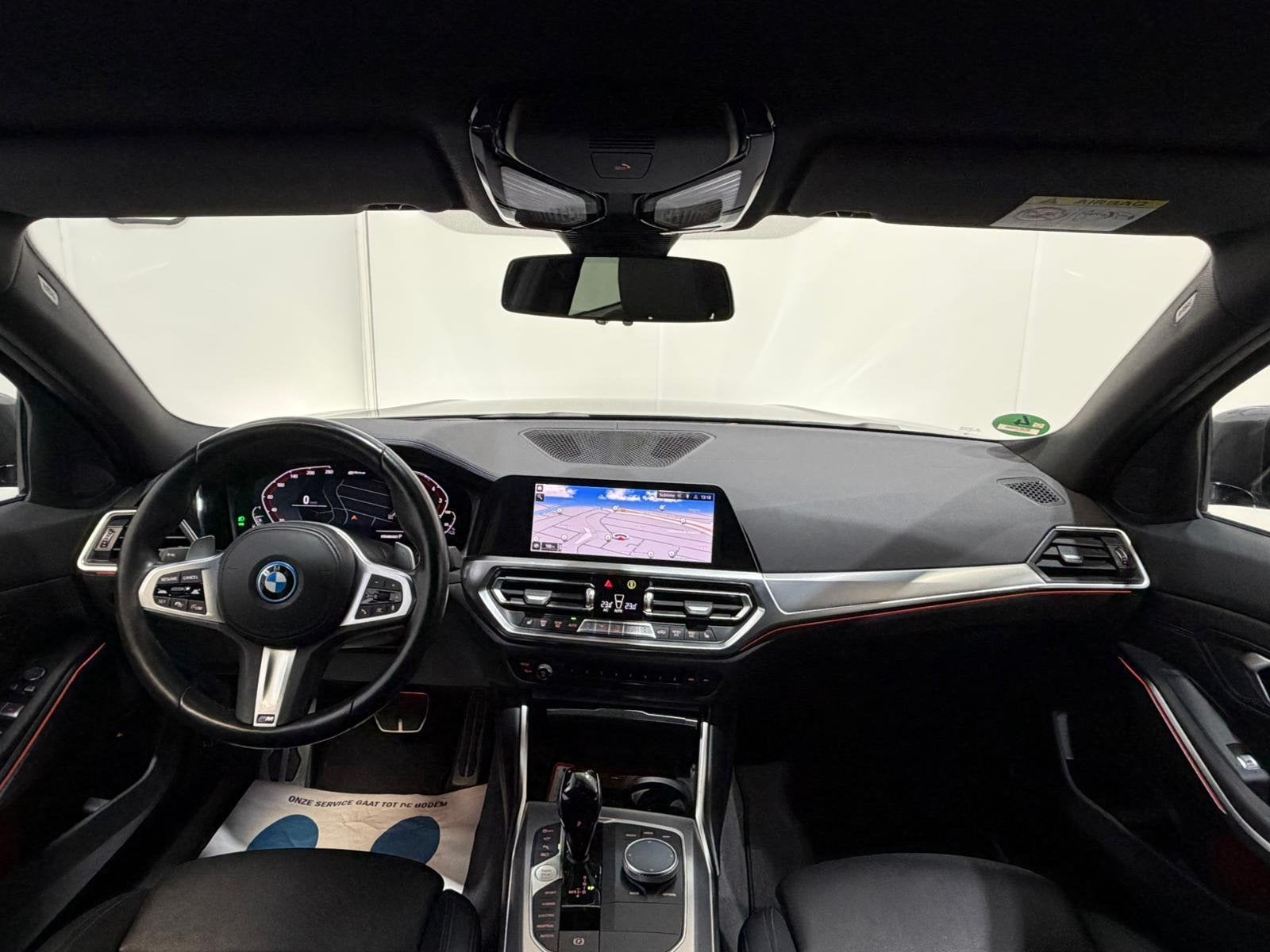BMW 3-serie 330e xDrive High Executive M-sport 360 CAM HUD, Auto's, BMW, Gebruikt, Zwart, 4 cilinders, Bedrijf