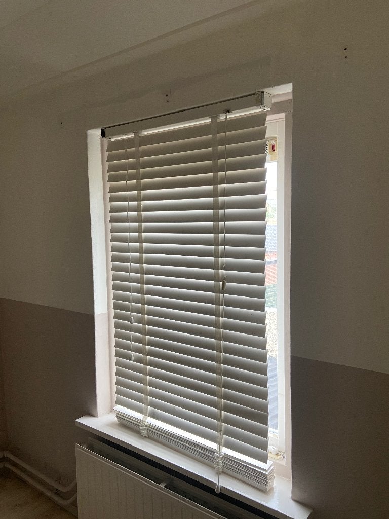 Houten jaloezie 80 x 130 | wit lamellen luxaflex blinders, Ophalen, Jaloezie, Overige merken, Wit