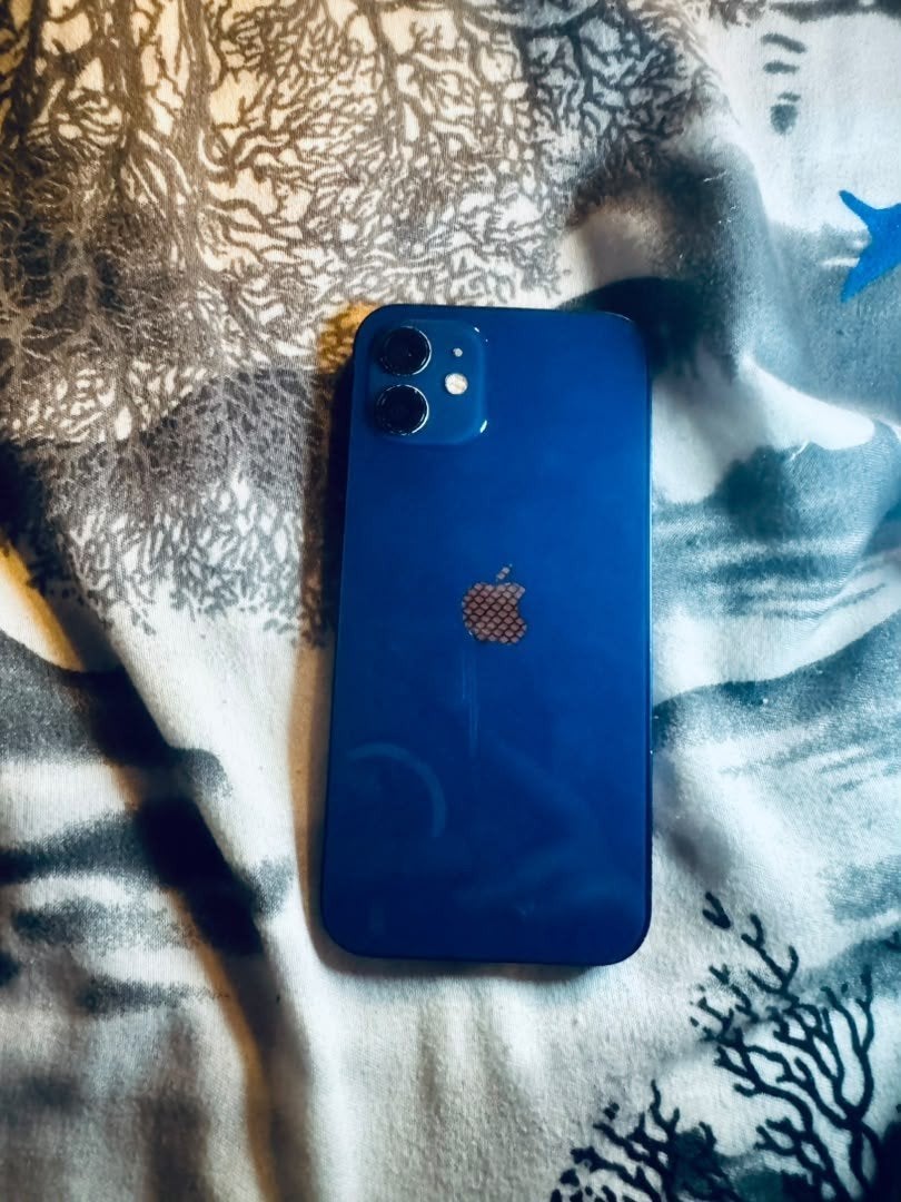 Foto 5 van iPhone 12 -   64  Uitstekende staat met extra nieuwe batteri