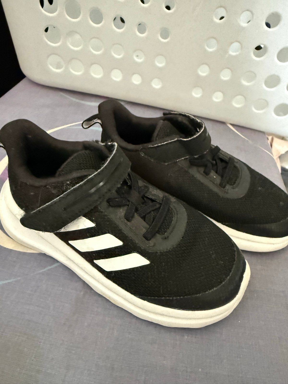 Adidas sneakers maat 27 - Zwart/Wit, Gebruikt, Ophalen of Verzenden, Jongen of Meisje, Sportschoenen