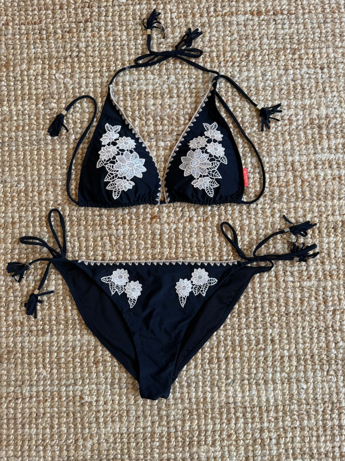Prachtige zwarte bikini met borduring, maat L, Kleding | Dames, Ophalen of Verzenden, Nieuw, Zwart, Bikini