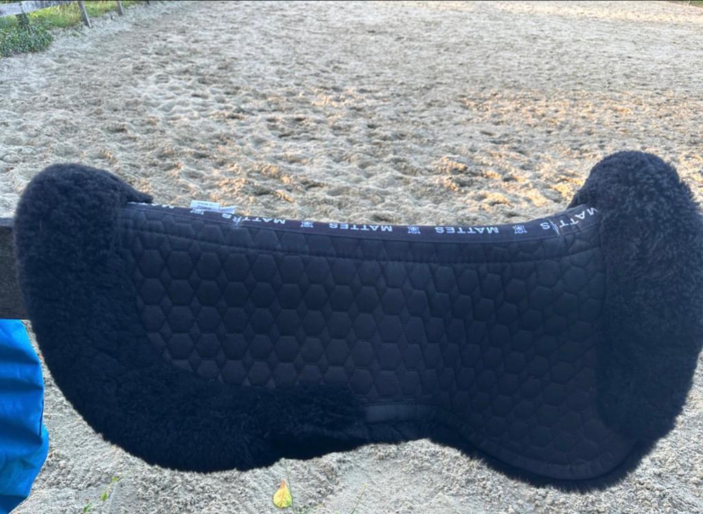 Mattes Zadelbontje Dressuur maat M, Dieren en Toebehoren, Paarden en Pony's | Dekens en Dekjes, Cob (M), Ruggengraat vrij, Ophalen of Verzenden