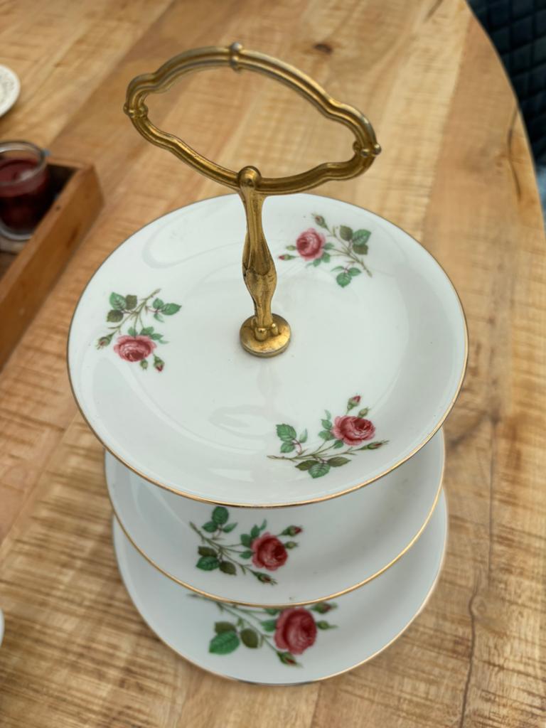 Elegante etagere met rozen decor - Bavaria Vohenstrauss, Ophalen