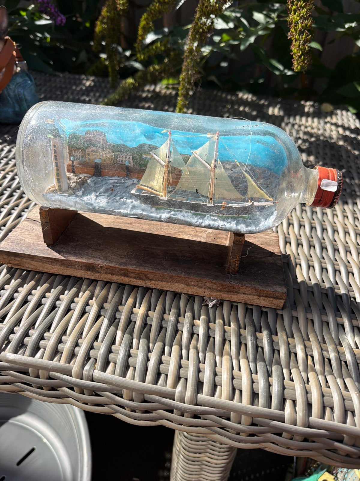 Antiek Scheepje in Fles met Vuurtoren en Dorp, Ophalen of Verzenden, Gebruikt