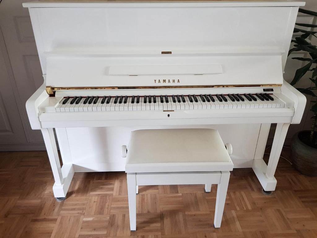 Yamaha u1h wit hoogglans piano, Ophalen