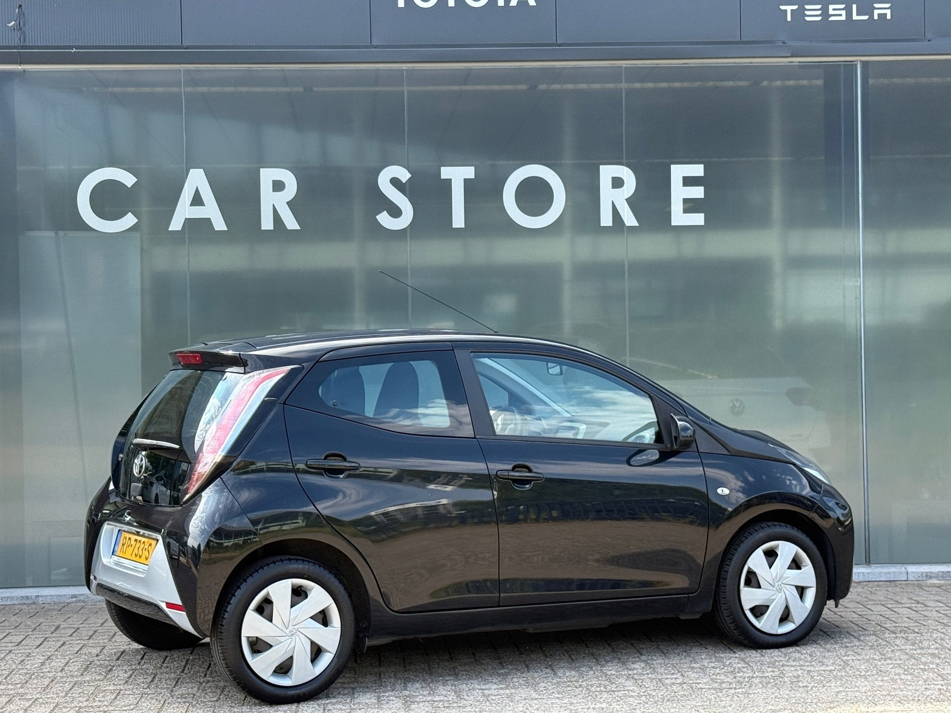 Toyota Aygo 1.0 VVT-i x-play Camera|Carplay|Dealer Onderhoud, Auto's, Voorwielaandrijving, Gebruikt, 4 stoelen, Zwart