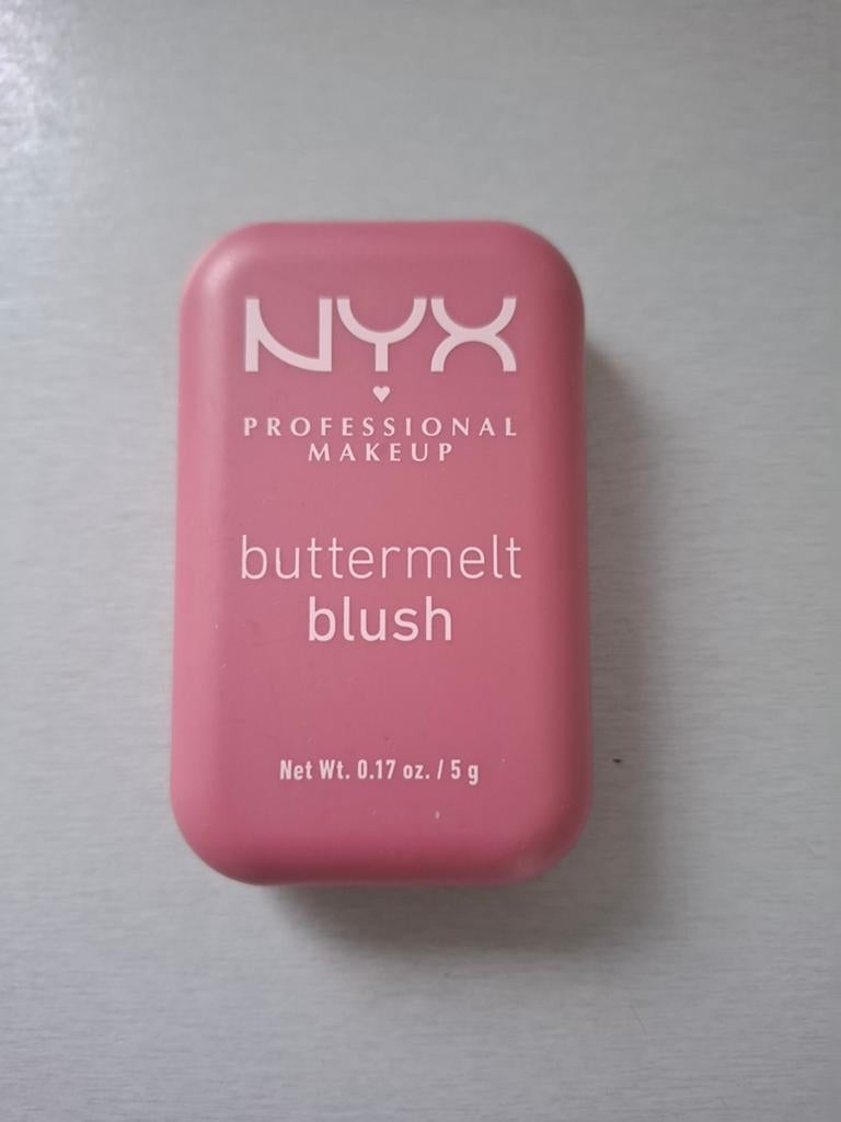 NYX buttermelt matte powder blush kleur 06 FOR THE BUTTA, Gehele gezicht, Ophalen of Verzenden, Zo goed als nieuw, Make-up