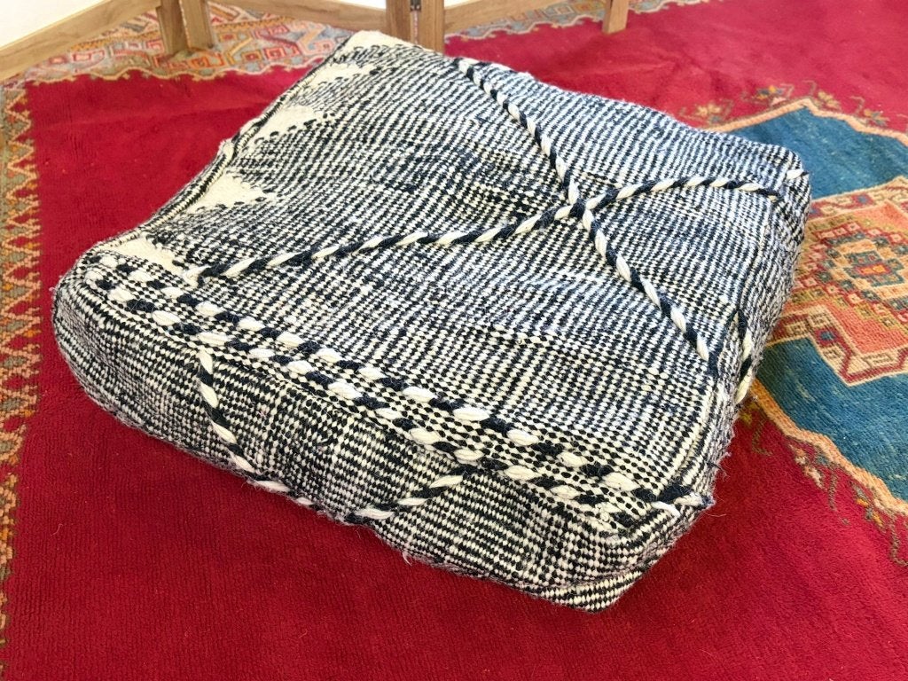 Handgemaakte Kemil poef zwart wit, Nieuw, Ophalen of Verzenden, Stof, 50 tot 75 cm