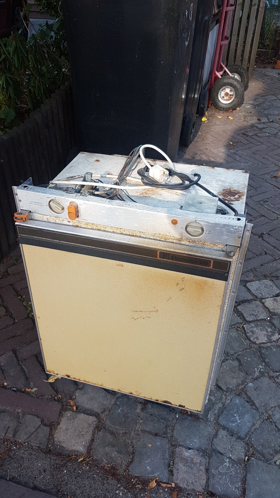 NIET WERKEND Electrolux caravan koelkast 12v/220v/gas voor o, Ophalen, Gebruikt