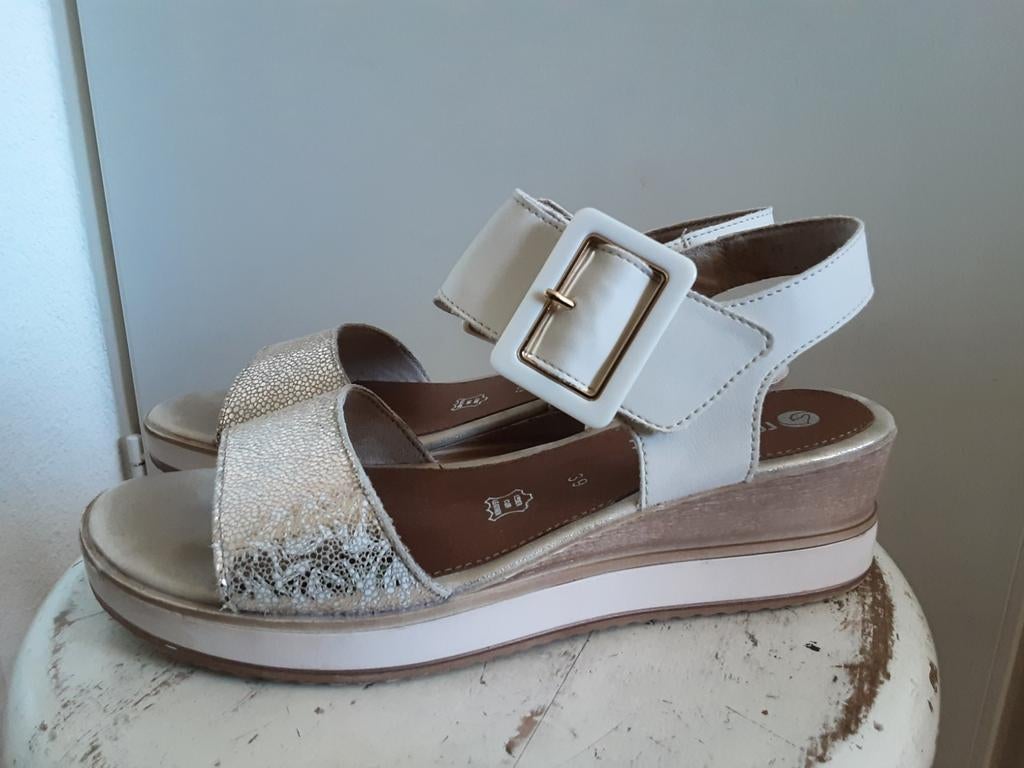 REMONTE schoenen sandalen maat 39 offwhite, Ophalen of Verzenden, Zo goed als nieuw, Wit, Sandalen of Muiltjes