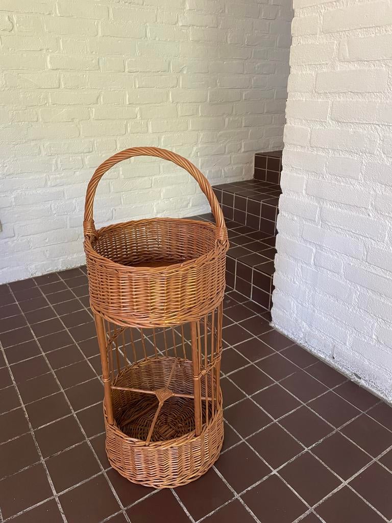 Vintage rotan plantenstandaard met handvat, Huis en Inrichting, Woonaccessoires | Overige, Vintage, Gebruikt, Ophalen of Verzenden