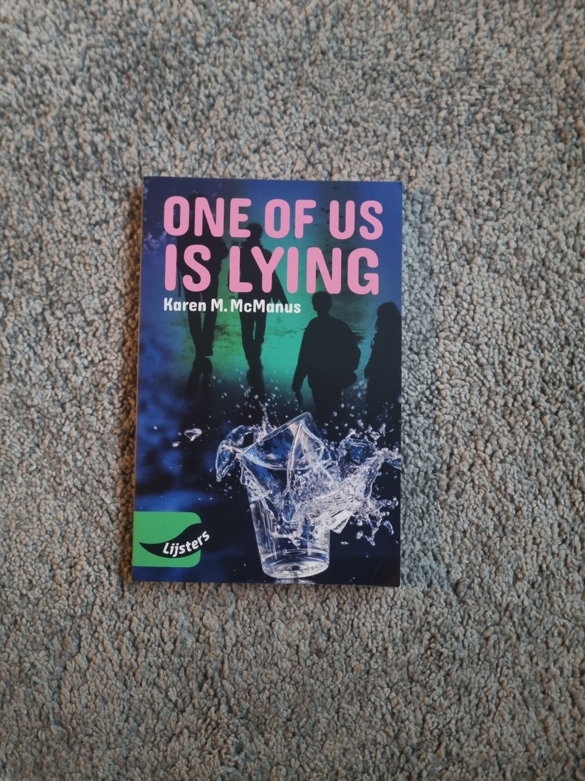 One of Us Is Lying - Karen M. McManus (Lijsters), Nieuw, Ophalen of Verzenden, Karen M. McManus, Nederland