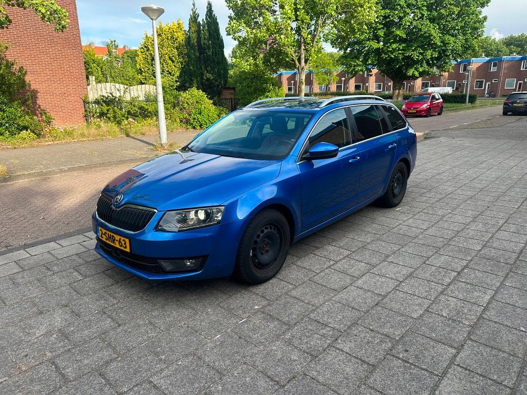 Skoda Octavia Combi 1.4 TSI Automaat Greentech Elegance Busi, Auto's, Skoda, Euro 5, Gebruikt, 4 cilinders, Blauw
