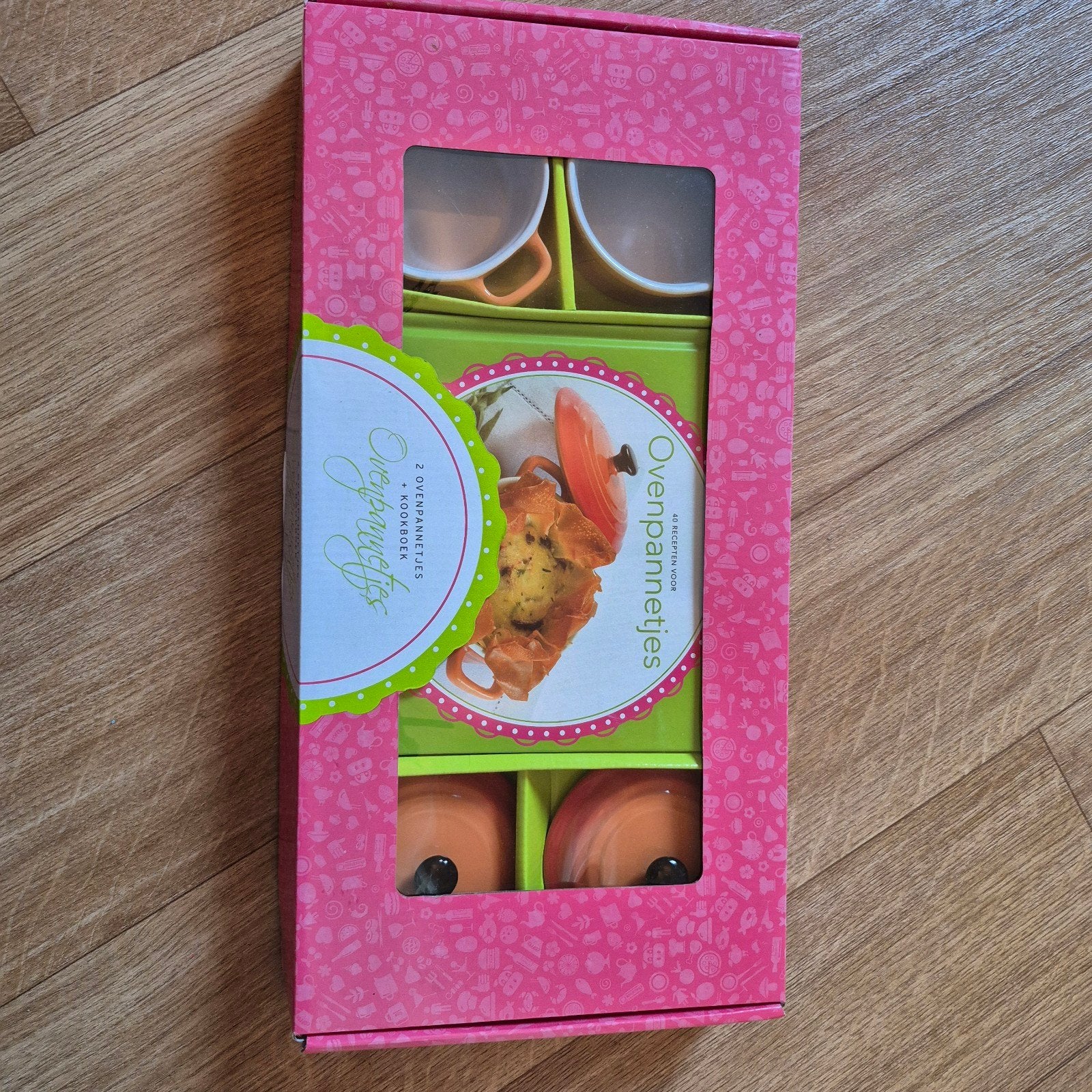 2 ovenpannetjes met kookboek, Ophalen, Nieuw