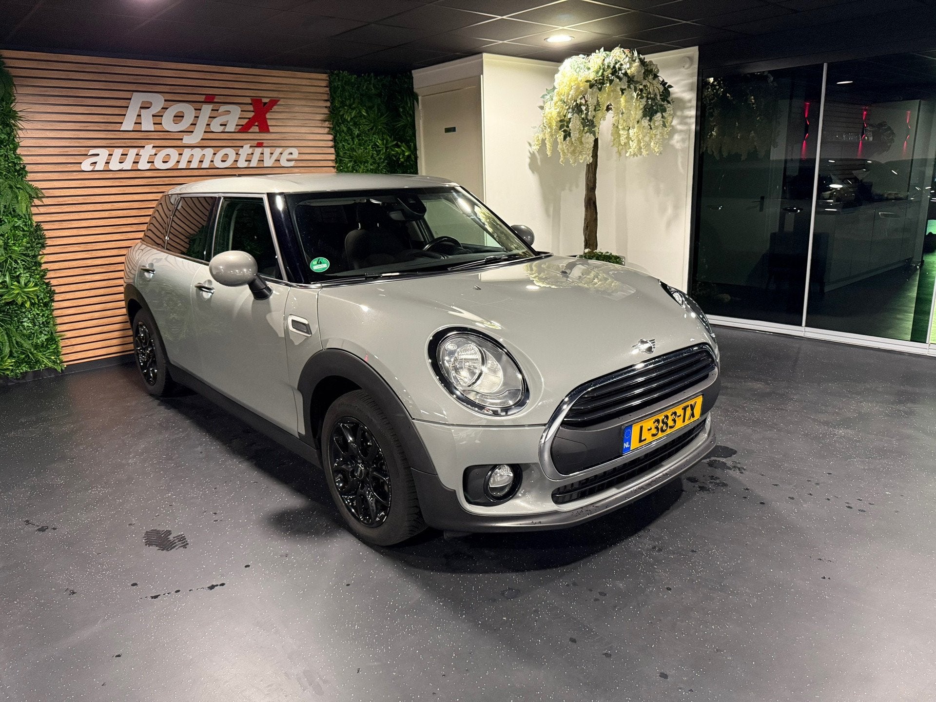 Mini Clubman 1.5 One Chili NAVI - SFEER - STOELVERW - KEURIG, Auto's, Voorwielaandrijving, Stof, Gebruikt, 102 pk