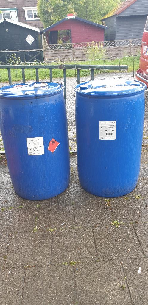 Blauwe  plastic tonnen  210 liter, Ophalen, Minder dan 35 cm, Minder dan 50 cm, Minder dan 40 cm