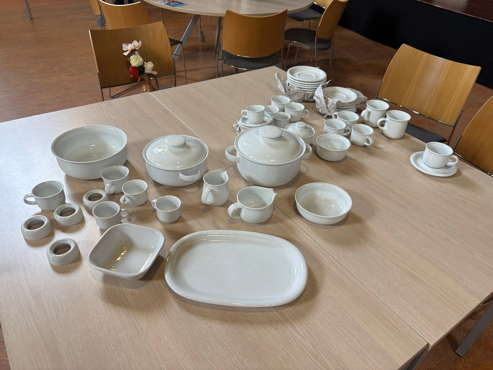 Arzberg wit servies: koffie, thee, eierdopjes en schalen, Gebruikt, Arzberg, Ophalen of Verzenden, Modern