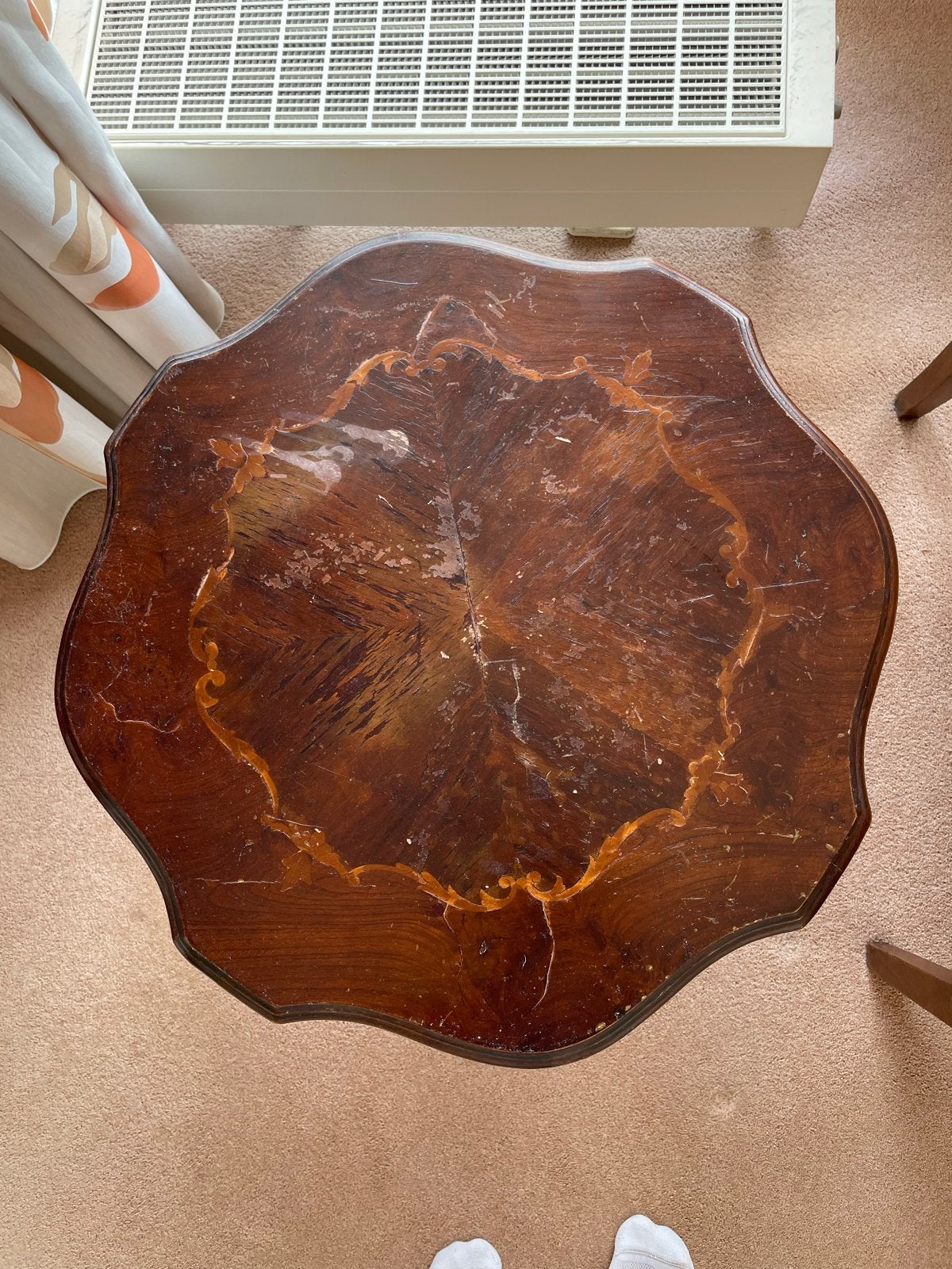 Antieke bijzettafel met ingelegd hout, Ophalen