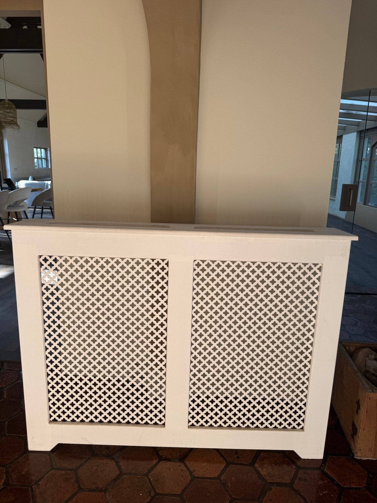 Decoratieve radiatorombouw met sierrooster, Ophalen, 30 tot 80 cm, Gebruikt, Radiator