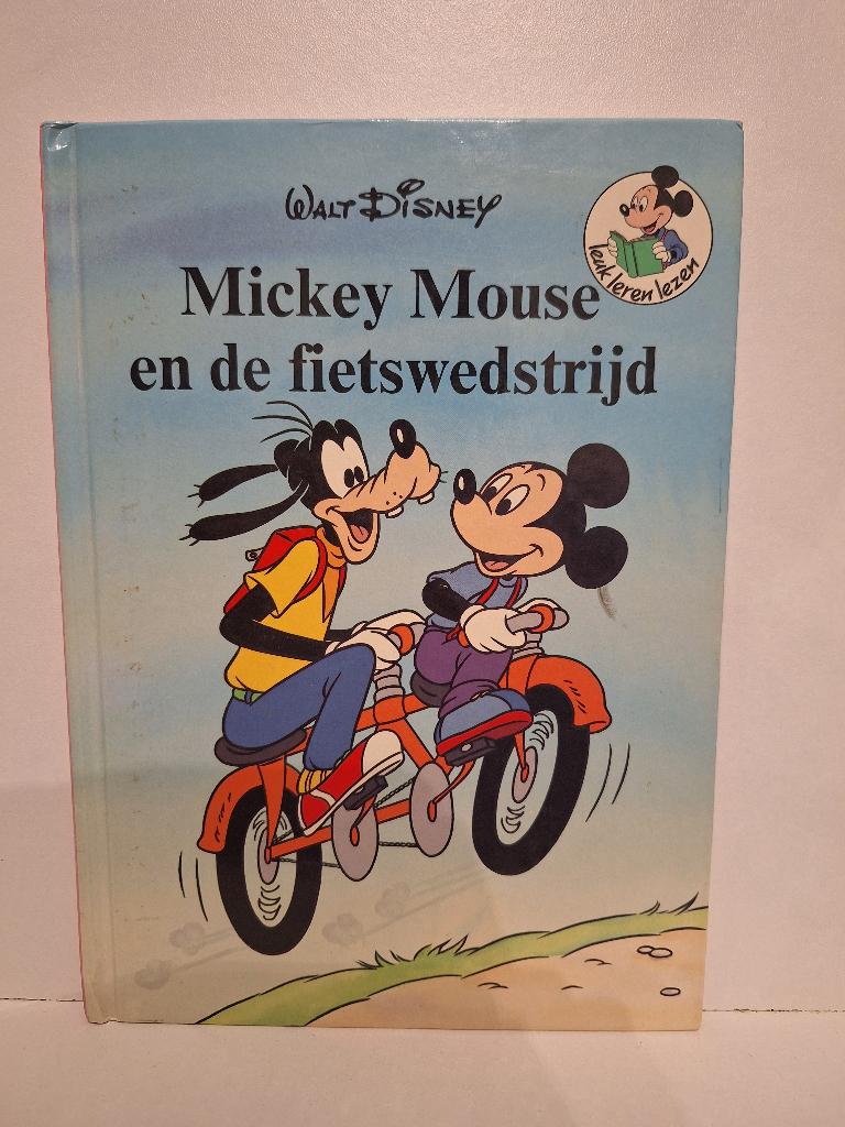 Mickey Mouse en de fietswedstrijd, Boeken, Ophalen of Verzenden, Gelezen, Fictie algemeen