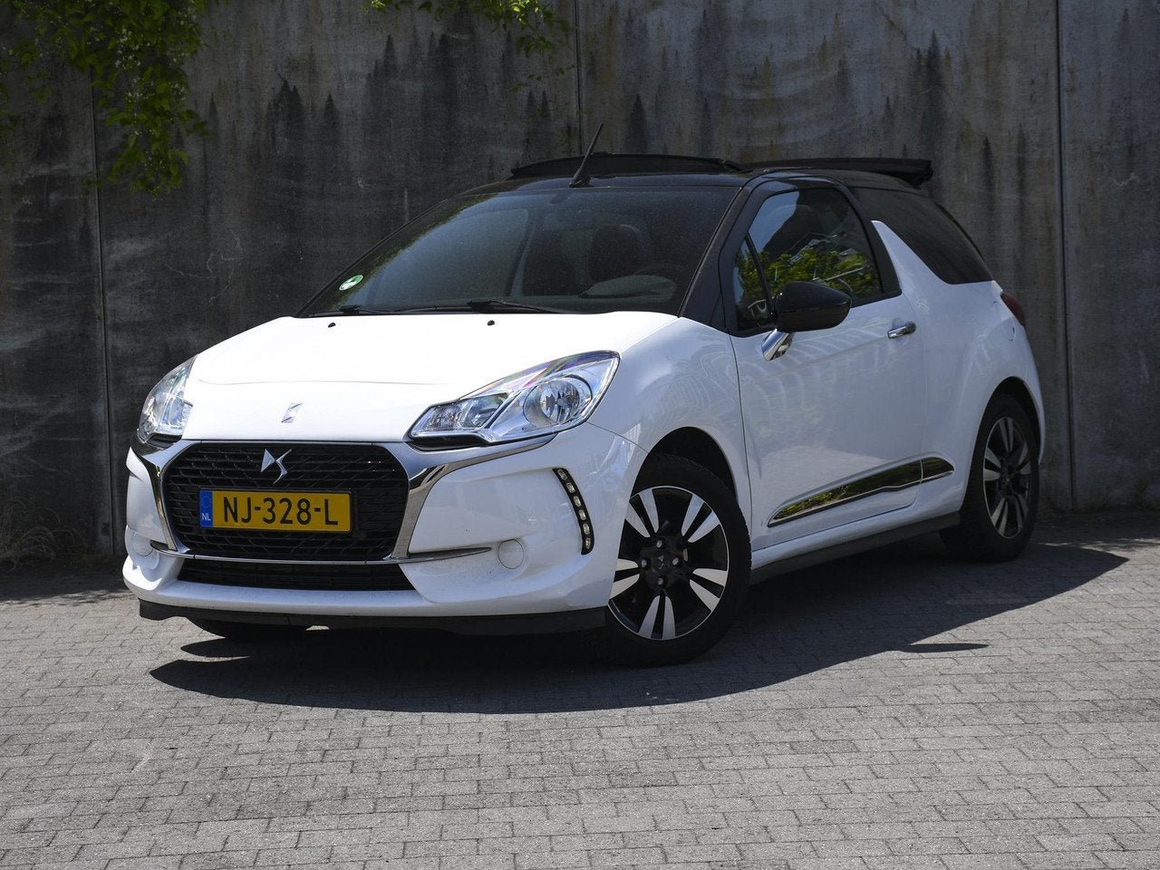 DS DS 3 Cabrio So Chic 1.2 PureTech 82pk SOFT-TOP | 16''LM |, Auto's, DS, 1199 cc, Cabriolet, 82 pk, Bedrijf