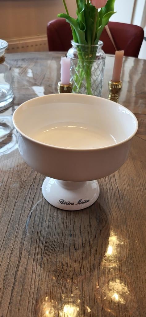 Riviera Maison schaal op voet - Zo goed als nieuw, Porselein of Keramiek, Schaal, Rond, Ophalen of Verzenden