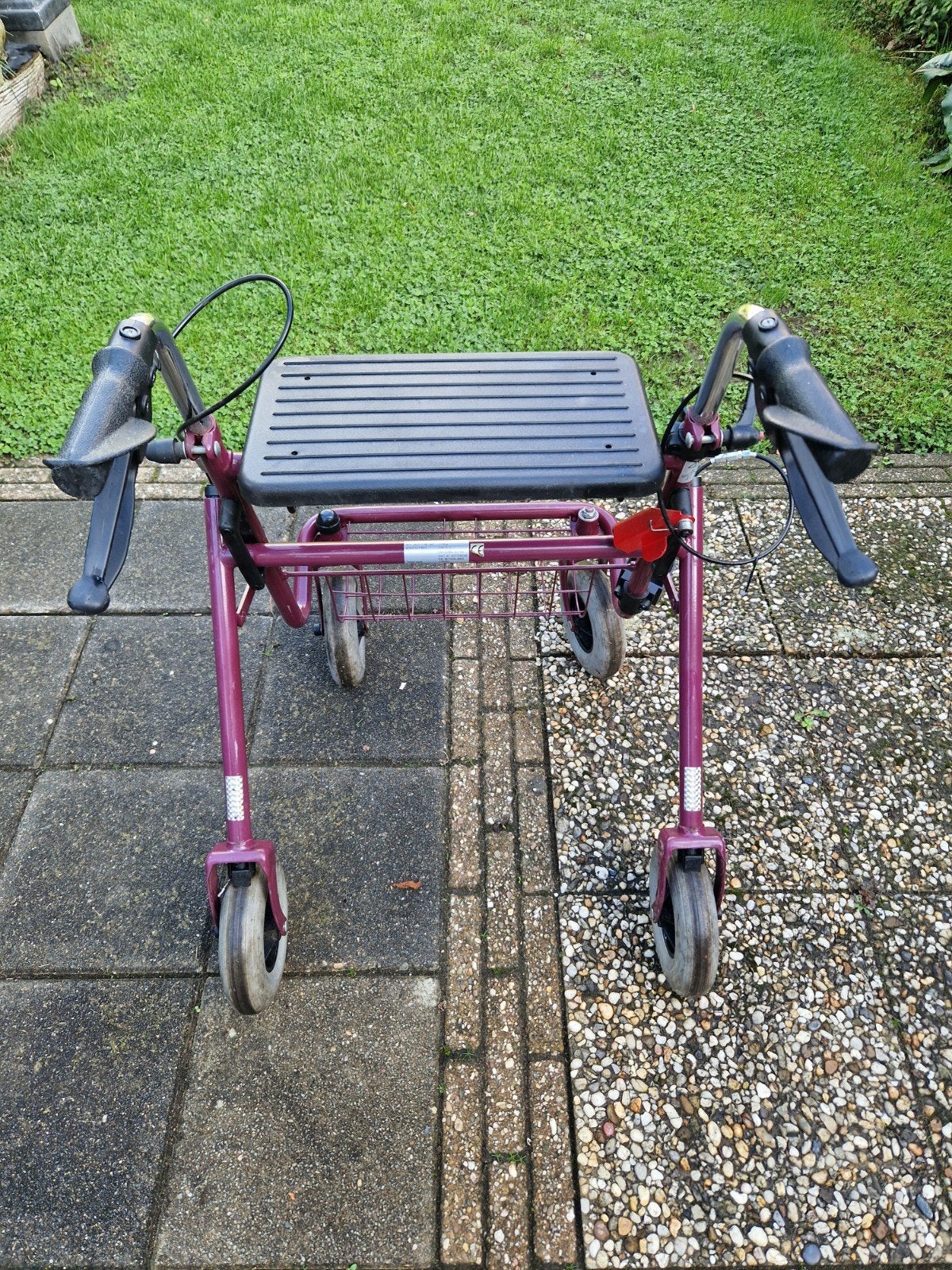 Fuchsiakleurige rollator met zitje, Ophalen, Gebruikt