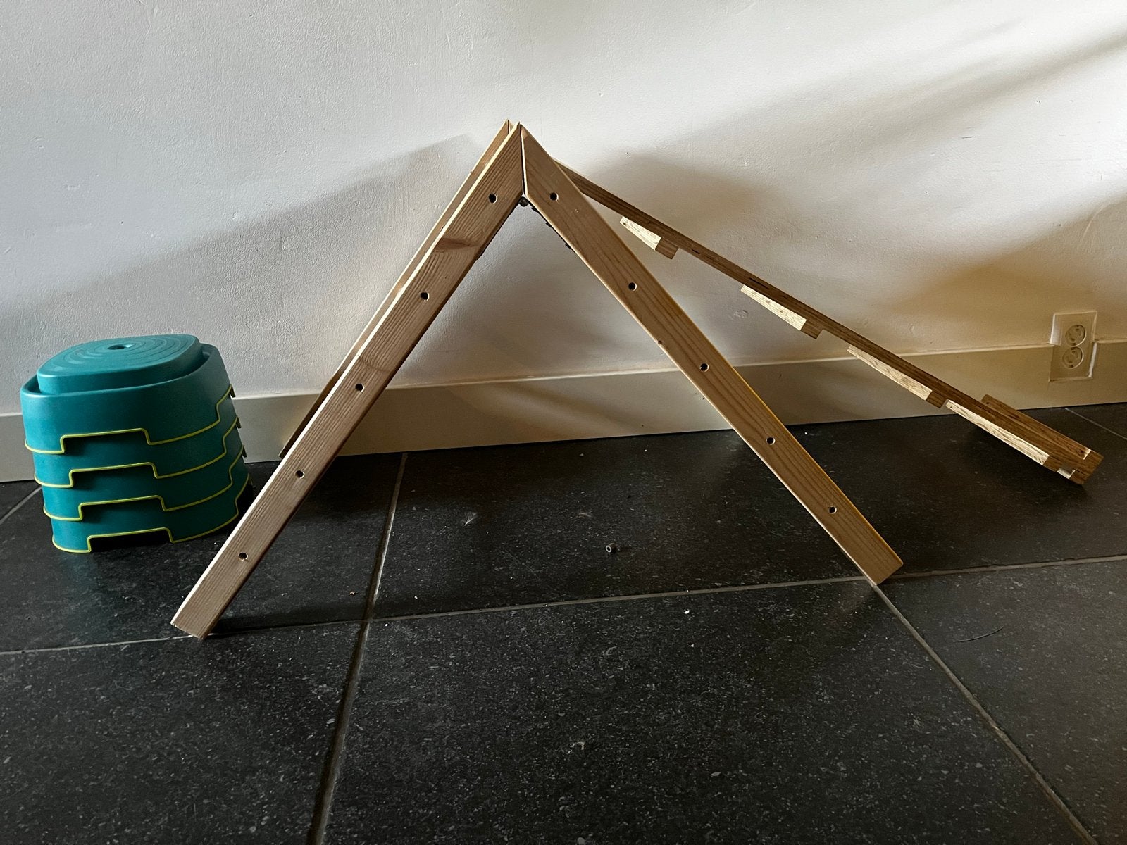 Houten montessori klimrek met glijbaan/loopplank, Ophalen, Gebruikt