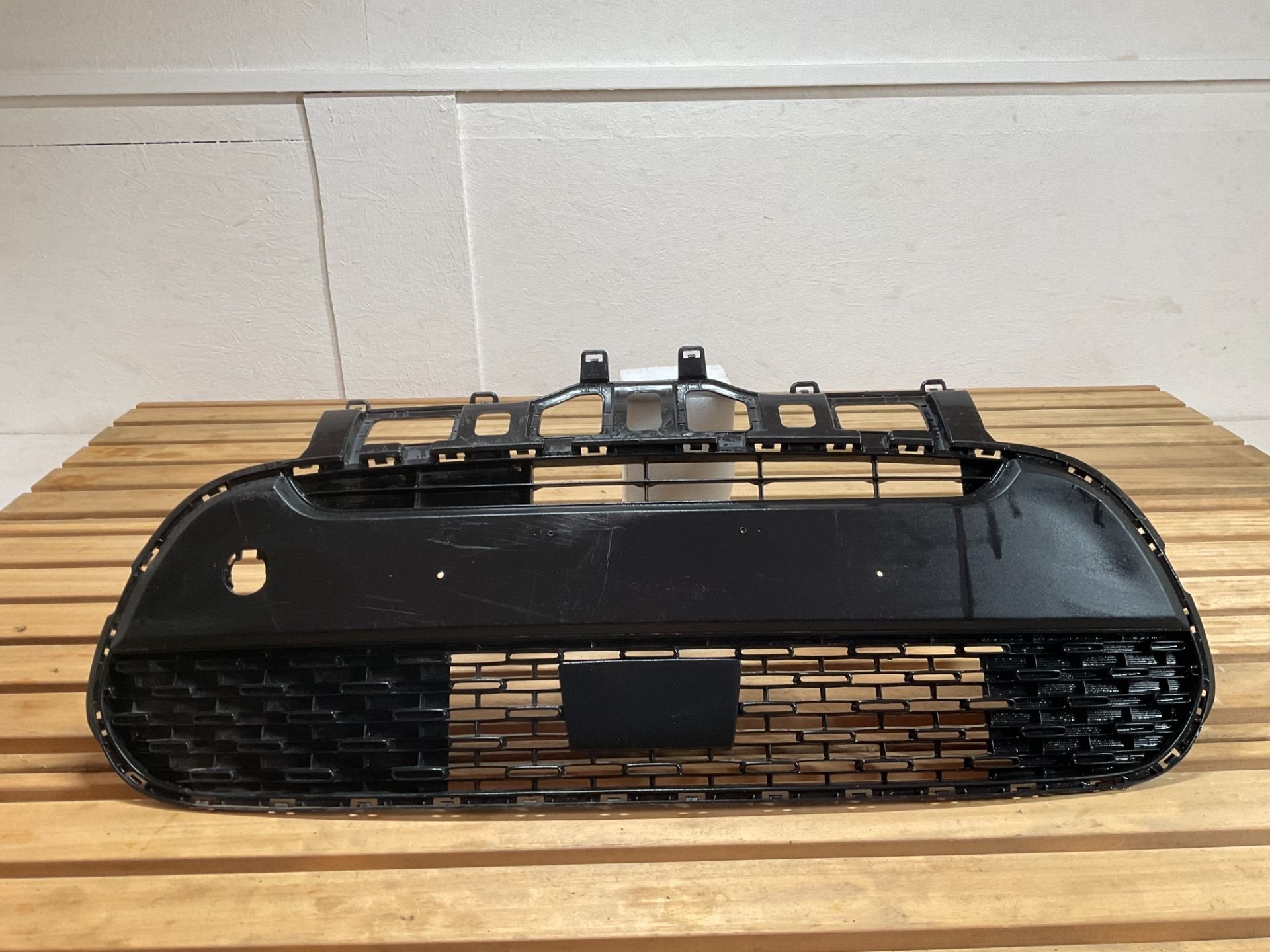 Bumper Grill Kia Picanto 2017 86560G6030 Bumper rooster K036, Heolleung-ro 12
06797  Seoul, Ophalen of Verzenden, Info@kia.com