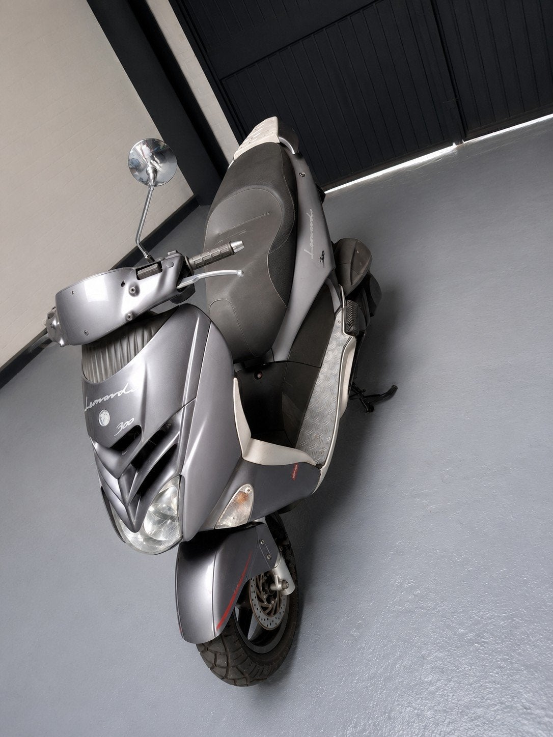 Aprilia Leonardo SV 300 Motorscooter, Gebruikt, Overige modellen, Ophalen of Verzenden, Benzine