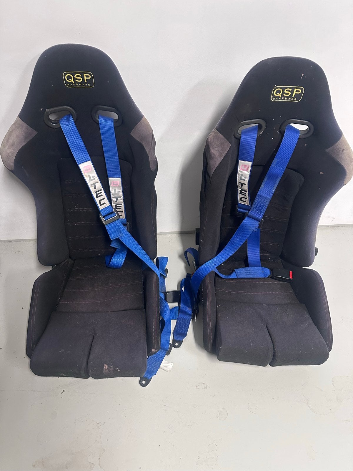 Set van 2 QSP Raceware kuipstoelen met 4-puntsgordels, Ophalen of Verzenden, Gebruikt