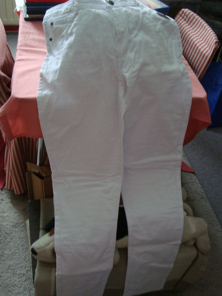 Witte lange broek maat xl maar valt als L, Kleding | Dames, Spijkerbroeken en Jeans, Ophalen of Verzenden, Nieuw, Wit, W33 - W36 (confectie 42/44)