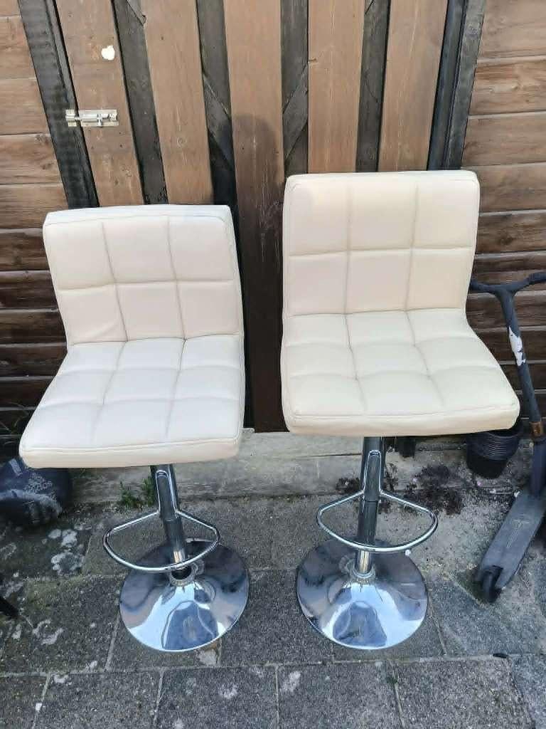 2 Barkrukken, Huis en Inrichting, Barkrukken, Ophalen, Gebruikt, Leer, 60 tot 90 cm
