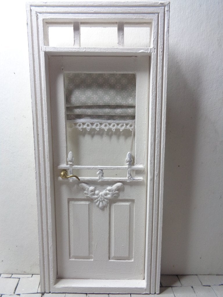 Mooi optrek gordijntje …..Poppenhuis 1:12(Foto nr R64), Ophalen of Verzenden, Nieuw, Poppenhuis