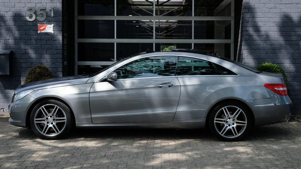 Mercedes-Benz E-klasse Coupé 500 Avantgarde 387PK Schuifdak, Auto's, Automaat, 5461 cc, Achterwielaandrijving, 4 stoelen