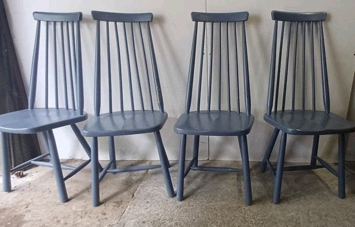 Prachtige set vintage scandinavische houten spijlenstoelen, Ophalen