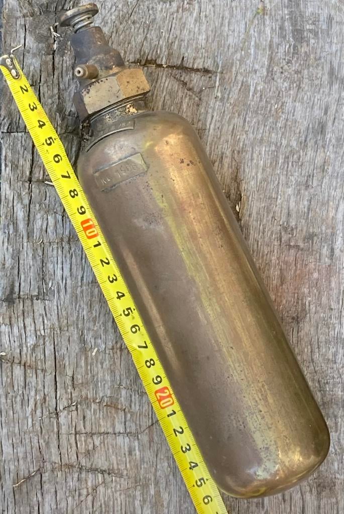 Gezocht: muurbeugel voor oude brandblusser, Ophalen