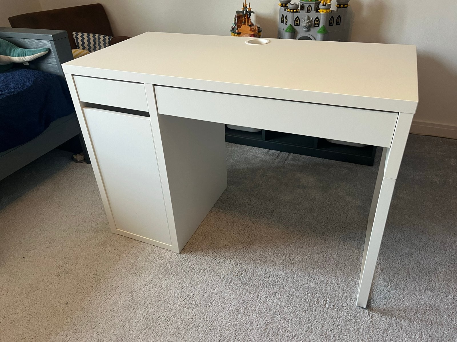 IKEA MICKE kinder bureau wit, Ophalen, Met lades, Spaanplaat of MDF, Zo goed als nieuw