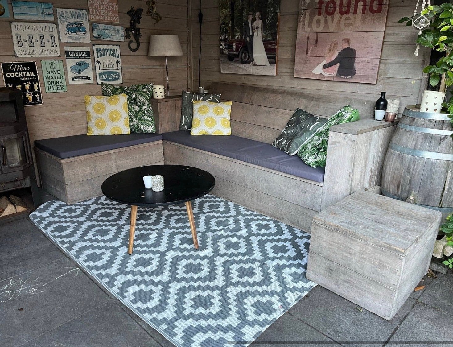 Degelijke, zelfgemaakte loungebank met hoek en hocker, Tuin en Terras, Ophalen, Gebruikt, Hout