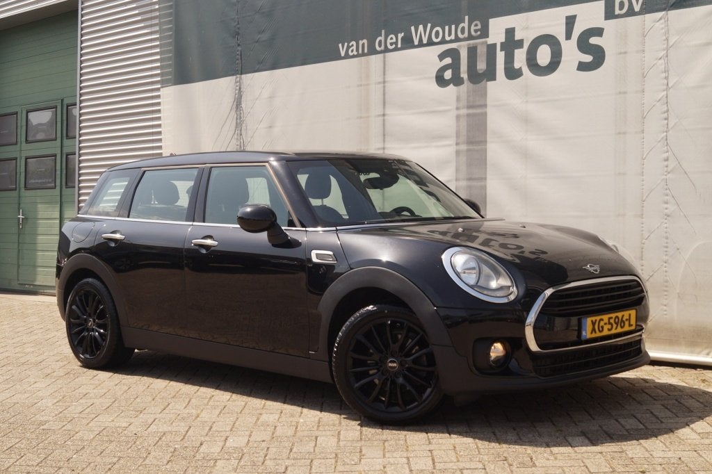 MINI Clubman 1.5 Cooper Business Edition -NAVI-ECC-PDC-, Voorwielaandrijving, Gebruikt, Zwart, Origineel Nederlands
