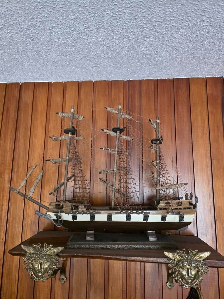 Antiek Scheepsmodel: Spaanse Fregat 18e eeuw (Hout), Ophalen, Gebruikt
