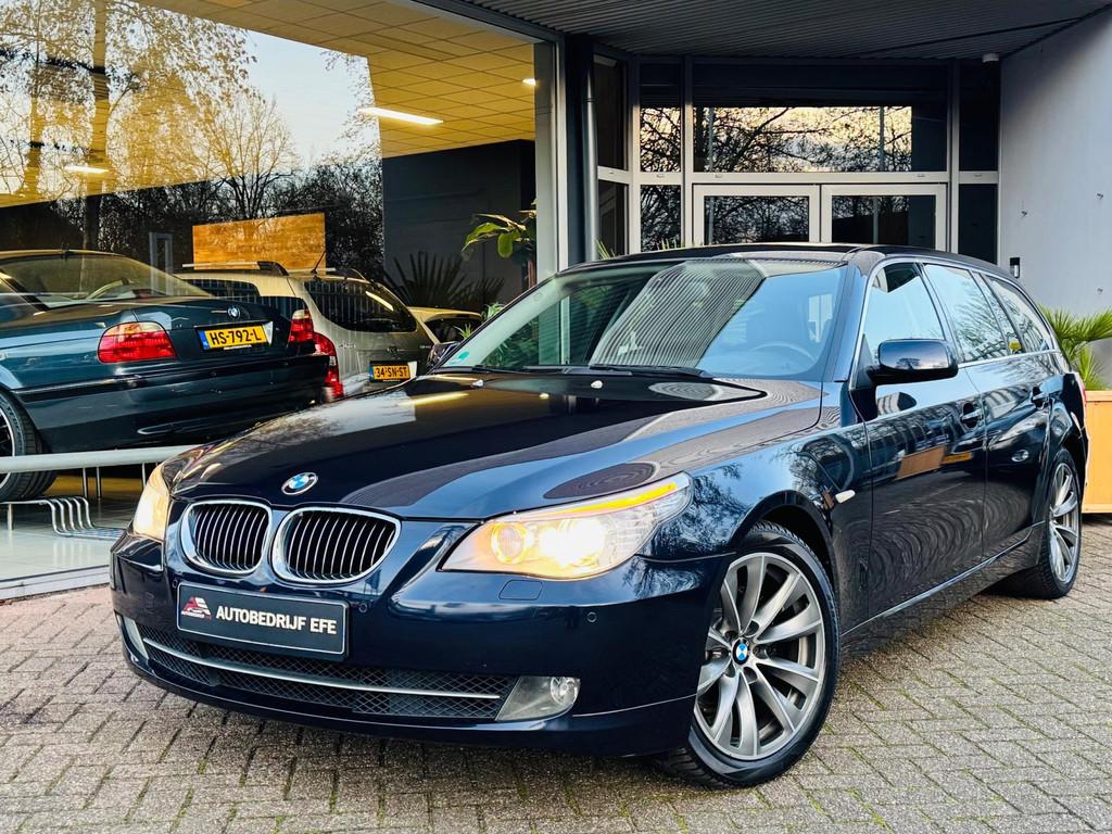 BMW 5-serie Touring 525i Leer*Xenon*Pdc*Stoelvwrmng, Auto's, Gebruikt, 2000 kg, Blauw, 2996 cc