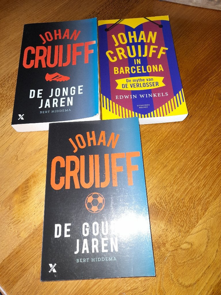 Voetbalboeken Johan Cruijff, Ophalen of Verzenden, Gelezen, Balsport