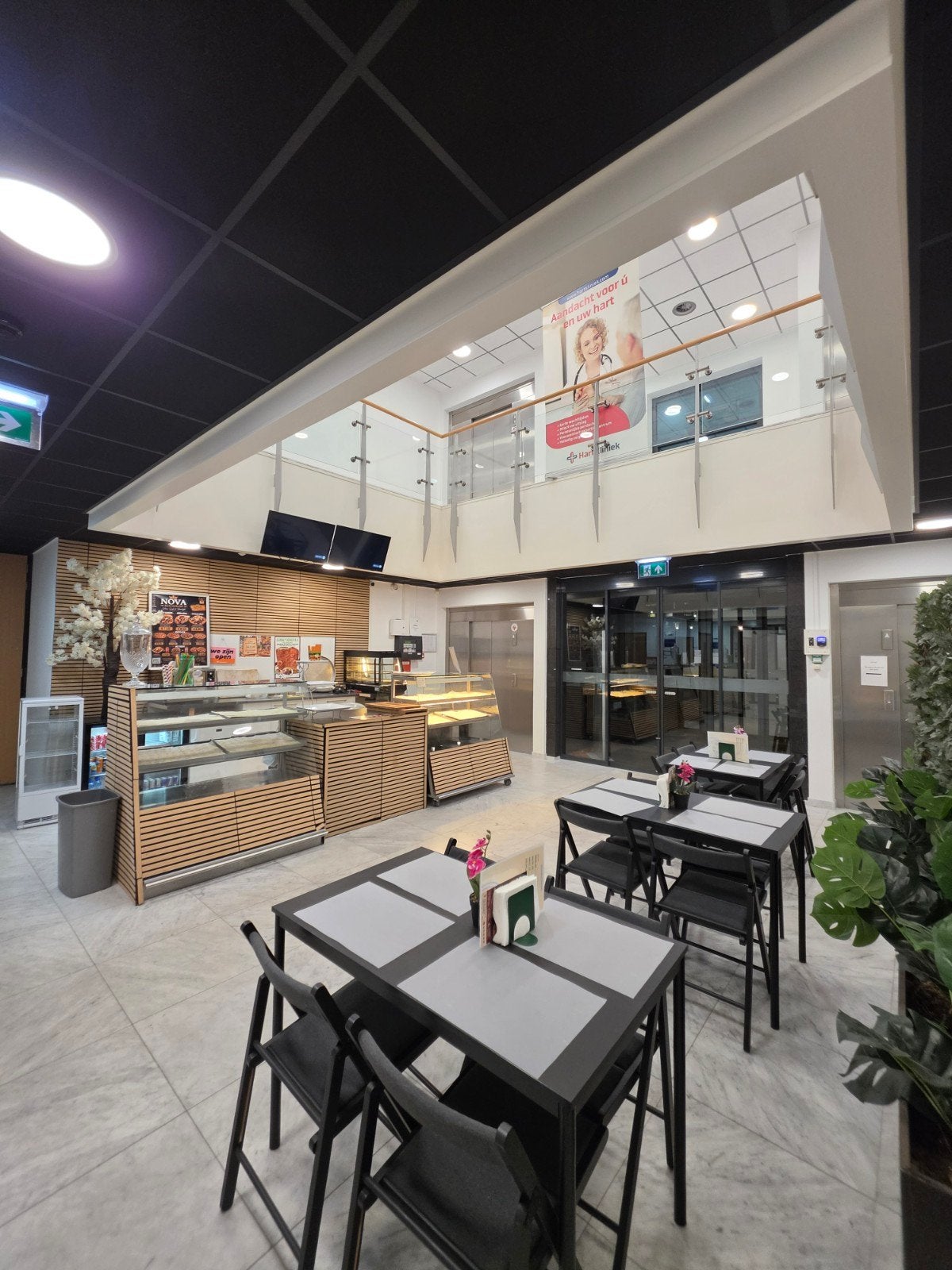 ‼️Ter overname‼️: lunchroom snackbar restaurant in Rijswijk!, Zakelijke goederen